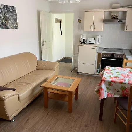 Goldener Anker, Verschiedene Gemuetliche