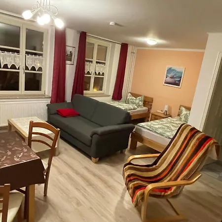 Goldener Anker, Verschiedene Gemuetliche *