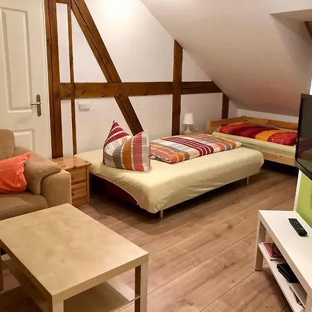 Goldener Anker, Verschiedene Gemuetliche *