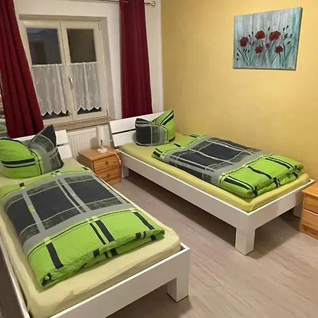 Goldener Anker, Verschiedene Gemuetliche