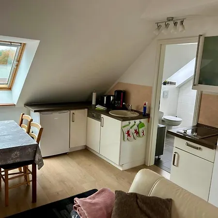 Goldener Anker, Verschiedene Gemuetliche *