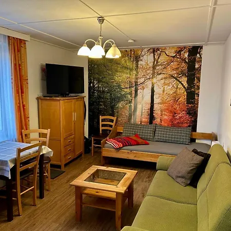 Goldener Anker, Verschiedene Gemuetliche *