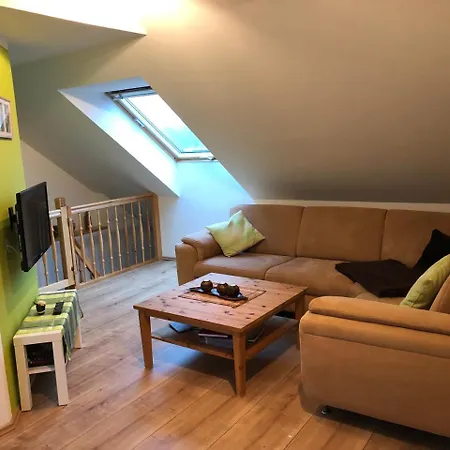 Goldener Anker, Verschiedene Gemuetliche *