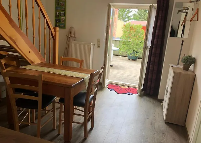 Goldener Anker, Verschiedene Gemuetliche *