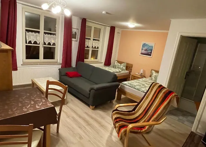 Goldener Anker, Verschiedene Gemuetliche *