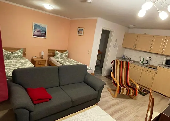 Goldener Anker, Verschiedene Gemuetliche