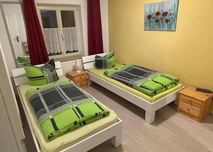 Goldener Anker, Verschiedene Gemuetliche