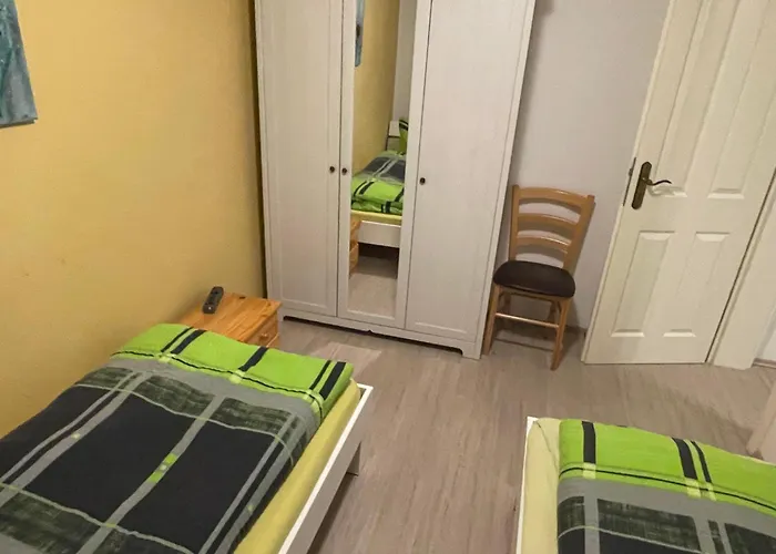 Goldener Anker, Verschiedene Gemuetliche *