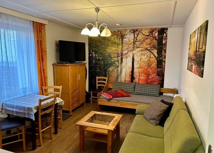 Goldener Anker, Verschiedene Gemuetliche *