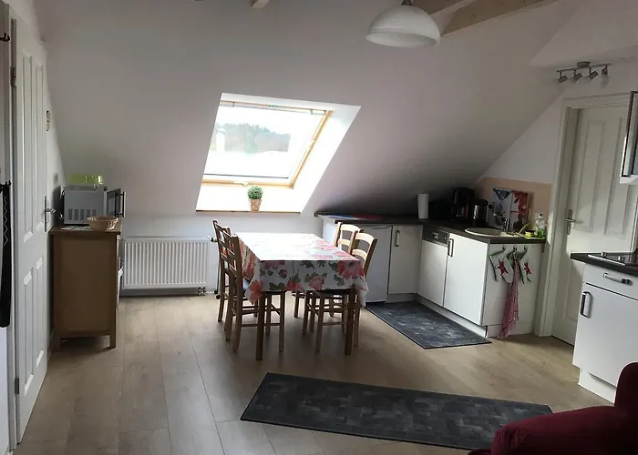 Goldener Anker, Verschiedene Gemuetliche דירה