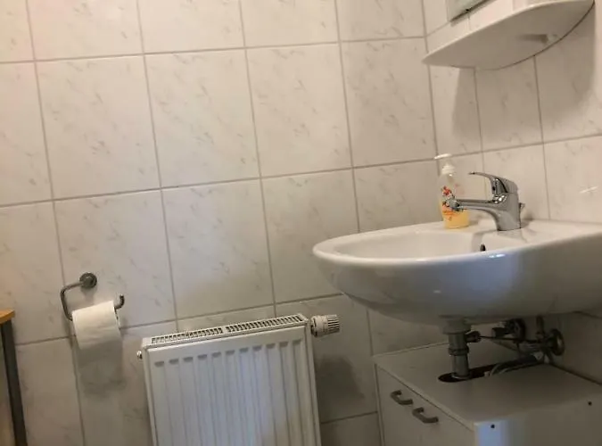 Goldener Anker, Verschiedene Gemuetliche *